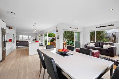 Photo of property in 2 Rayner Way, Glen Avon, New Plymouth, 4312