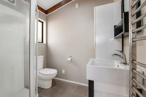 Photo of property in 10 Unsworth Drive, Unsworth Heights, Auckland, 0632