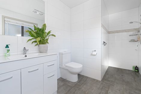 Photo of property in 205 Welcome Bay Road, Welcome Bay, Tauranga, 3112