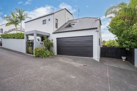 Photo of property in 2/11 Paparoa Road, Cockle Bay, Auckland, 2014