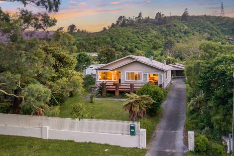 Photo of property in 17 Black Beech Street, Birchville, Upper Hutt, 5018