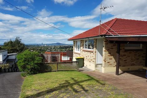 Photo of property in 1/177 Glenfield Road, Hillcrest, Auckland, 0627