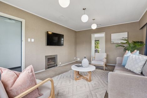 Photo of property in 27 Rospeath Crescent, Spotswood, New Plymouth, 4310