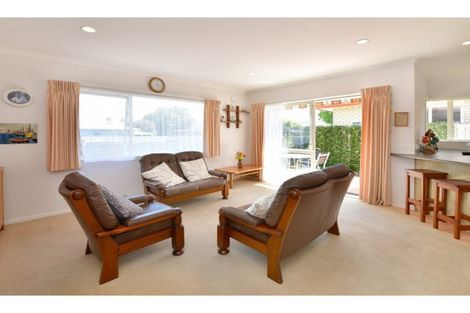 Photo of property in 6a Doment Crescent, Orewa, 0931