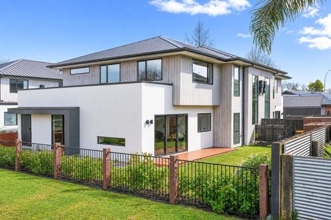 Photo of property in 4/64 Banbury Crescent, Fairfield, Hamilton, 3214