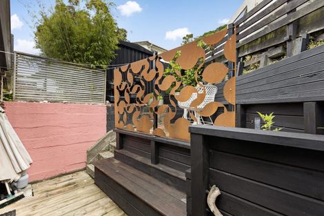 Photo of property in 180 Sutherland Road, Lyall Bay, Wellington, 6022