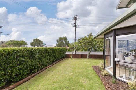 Photo of property in 2/20a Old Lake Road, Narrow Neck, Auckland, 0624