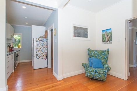 Photo of property in 25 Omar Street, Khandallah, Wellington, 6035