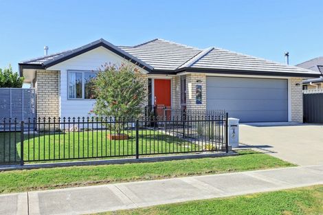 Photo of property in 8 Manganui Place, Te Awa, Napier, 4110