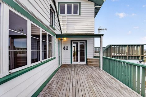 Photo of property in 42 Cameron Road, Bluff Hill, Napier, 4110