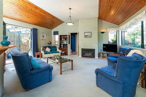 Photo of property in 42 Guildford Drive, Paraparaumu, 5032