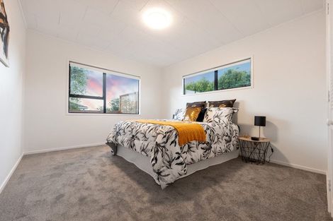 Photo of property in 2/17 Landsdale Place, Massey, Auckland, 0614