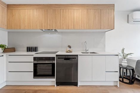 Photo of property in 363 Glengarry Road, Glen Eden, Auckland, 0602