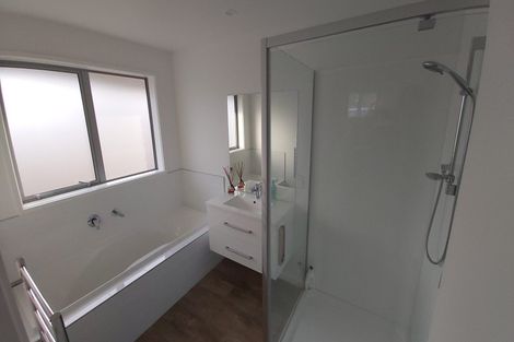 Photo of property in 6a Queens Road, Glen Avon, New Plymouth, 4312