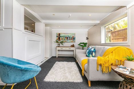 Photo of property in 10 Puketaha Road, Swanson, Auckland, 0816