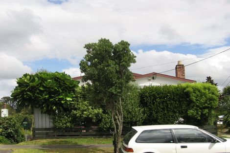 Photo of property in 1/69 Beach Haven Road, Beach Haven, Auckland, 0626