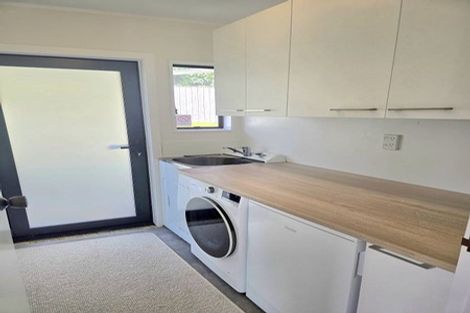 Photo of property in 18 Kahurangi Place, Snells Beach, 0920