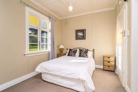 Photo of property in 27 Marine Parade, Macandrew Bay, Dunedin, 9014