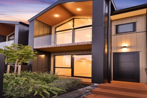 Photo of property in 27a Dawnhaven Drive, Te Atatu Peninsula, Auckland, 0610