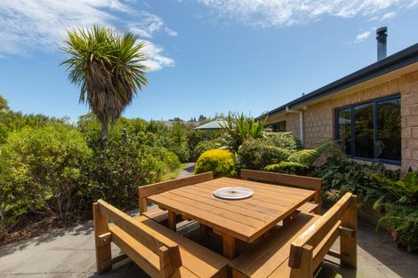 Photo of property in 57 Waicola Drive, Fitzherbert, Palmerston North, 4471
