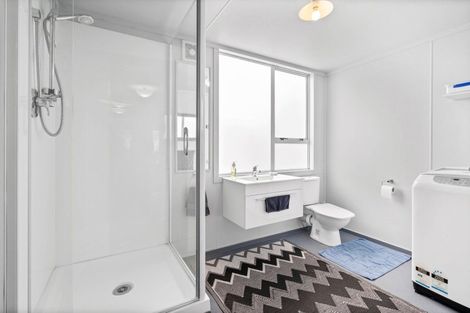 Photo of property in 90 Marine Parade, Bluff, 9814