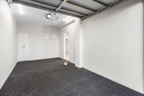Photo of property in 136c Forrest Hill Road, Forrest Hill, Auckland, 0620