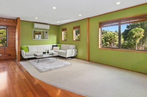 Photo of property in 6 Tasman Avenue, Henderson Valley, Auckland, 0614