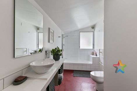 Photo of property in 139b The Parade, Island Bay, Wellington, 6023