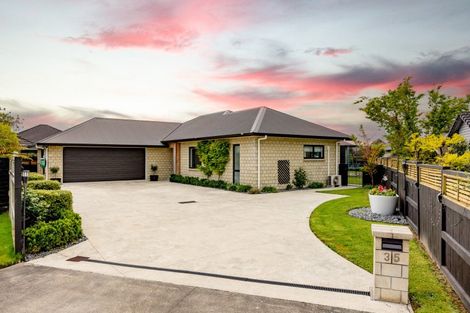 Photo of property in 35 Plescher Crescent, Leamington, Cambridge, 3432