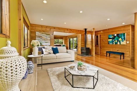 Photo of property in 6 Tasman Avenue, Henderson Valley, Auckland, 0614