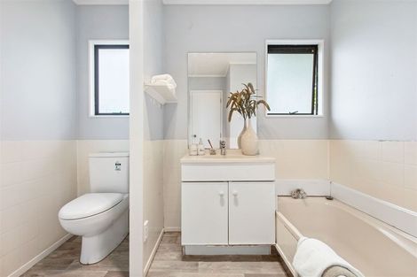 Photo of property in 1/48 Barbados Drive, Unsworth Heights, Auckland, 0632