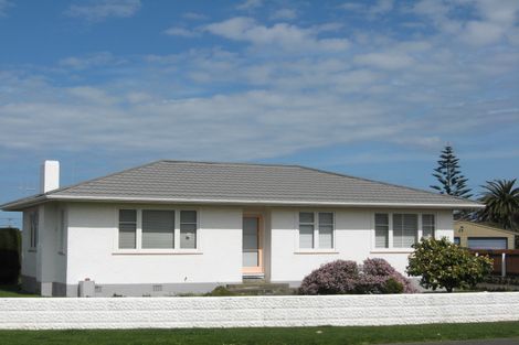Photo of property in 18 Tongariro Street, Castlecliff, Whanganui, 4501