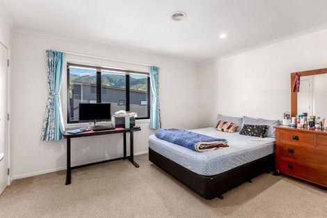 Photo of property in 2/9 Surrey Street, Tawa, Wellington, 5028
