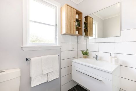 Photo of property in 1/17 Oak Street, Ebdentown, Upper Hutt, 5018