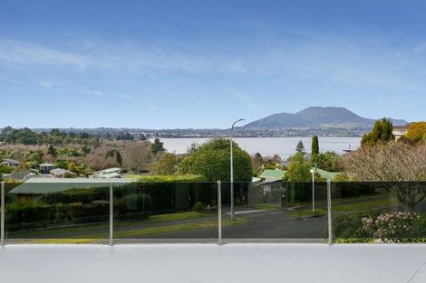 Photo of property in 8 Scenic Heights, Acacia Bay, Taupo, 3330