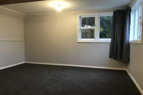 Photo of property in 15 Horokiwi Road West, Newlands, Wellington, 6037