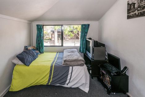 Photo of property in 4/35 Fields Parade, Oteha, Auckland, 0632