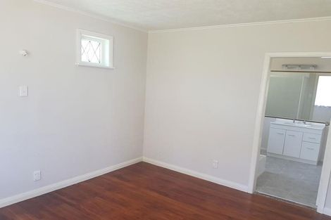 Photo of property in 213 Titirangi Road, Titirangi, Auckland, 0604