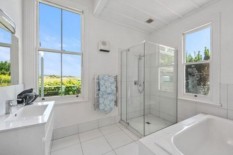 Photo of property in 2179 State Highway 16, Helensville, 0875