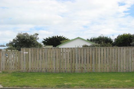 Photo of property in 27 Sarah Street, Waikawa Beach, Levin, 5573