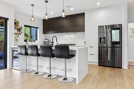 Photo of property in 18 Atkinson Road, Titirangi, Auckland, 0604