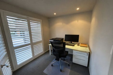 Photo of property in 240 Devonport Road, Tauranga, 3110
