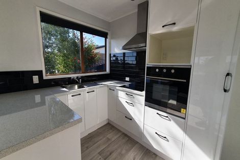 Photo of property in 32 Pisces Road, Glen Eden, Auckland, 0602