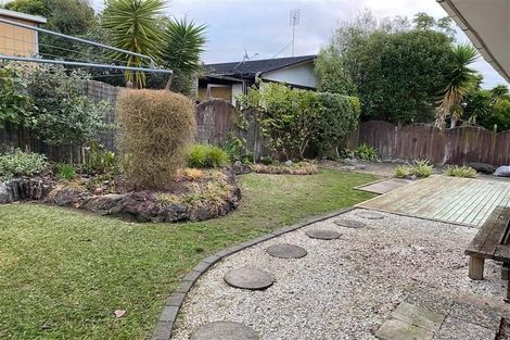 Photo of property in 2/7 Ballater Place, Highland Park, Auckland, 2010