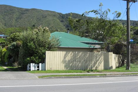 Photo of property in 37 Kent Street, Picton, 7220