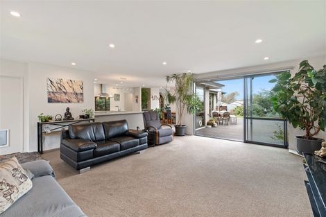 Photo of property in 76 Rowan Avenue, Aranui, Christchurch, 8061