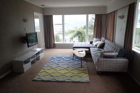 Photo of property in 18 Ranui Terrace, Tawa, Wellington, 5028