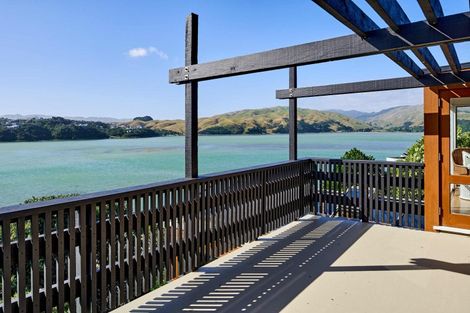 Photo of property in 93 Seaview Road, Paremata, Porirua, 5024