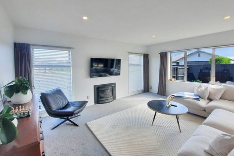 Photo of property in 8 Fredrica Lane, Heathcote Valley, Christchurch, 8022