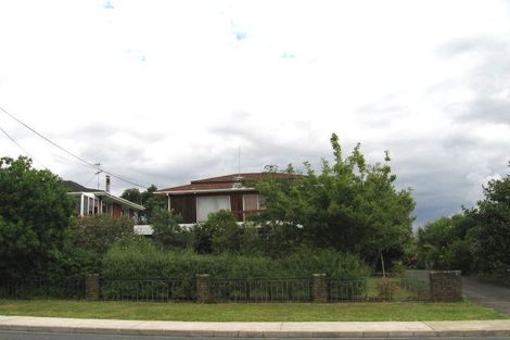 Photo of property in 1/1064 Beach Road, Torbay, Auckland, 0630